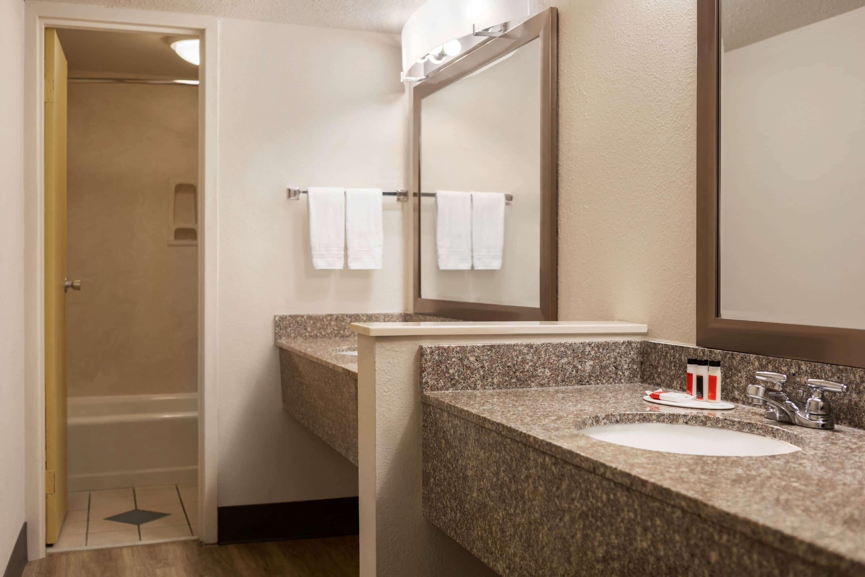 Hotel Bo, A Days Inn By Wyndham Chattanooga Downtown Экстерьер фото