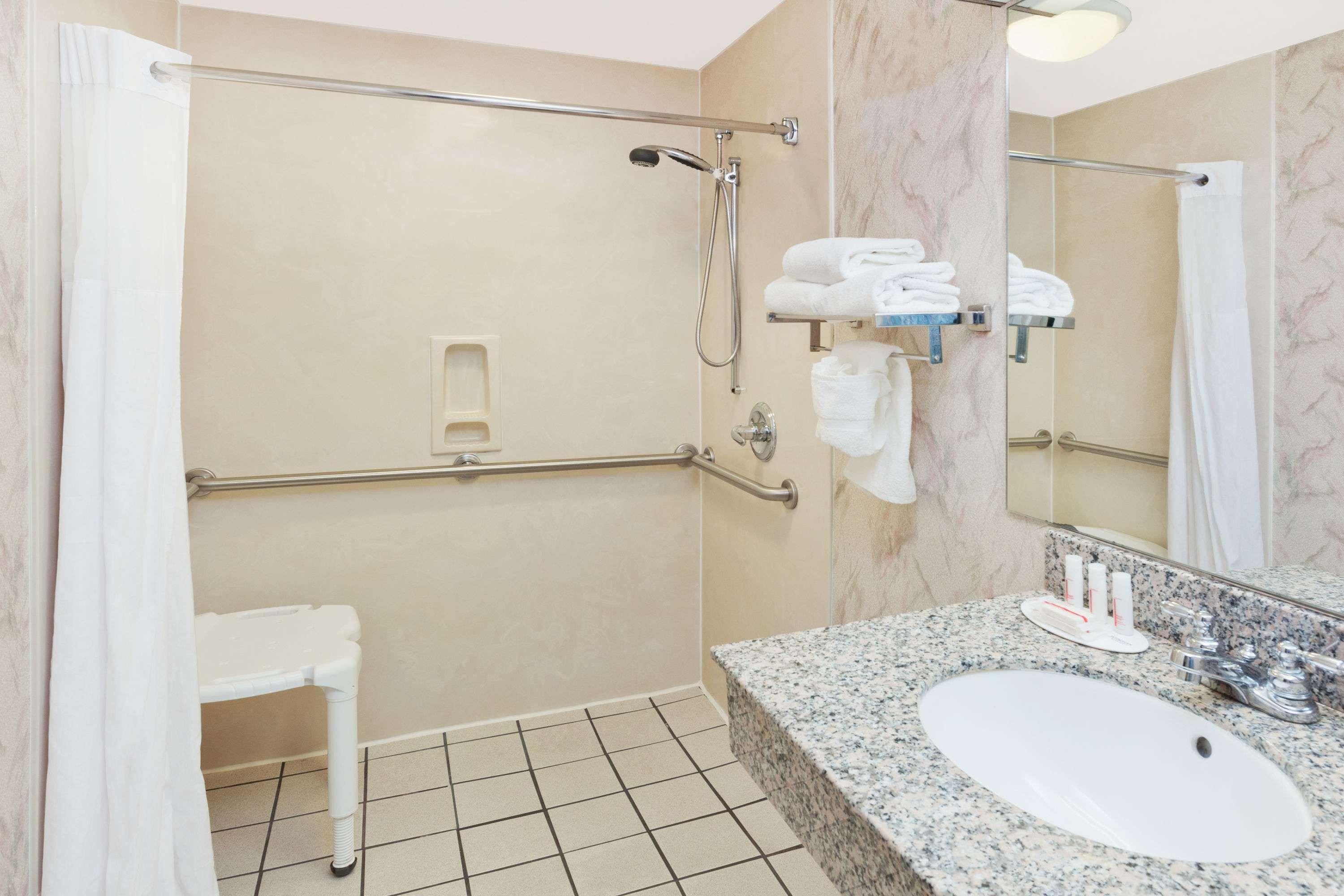 Hotel Bo, A Days Inn By Wyndham Chattanooga Downtown Экстерьер фото
