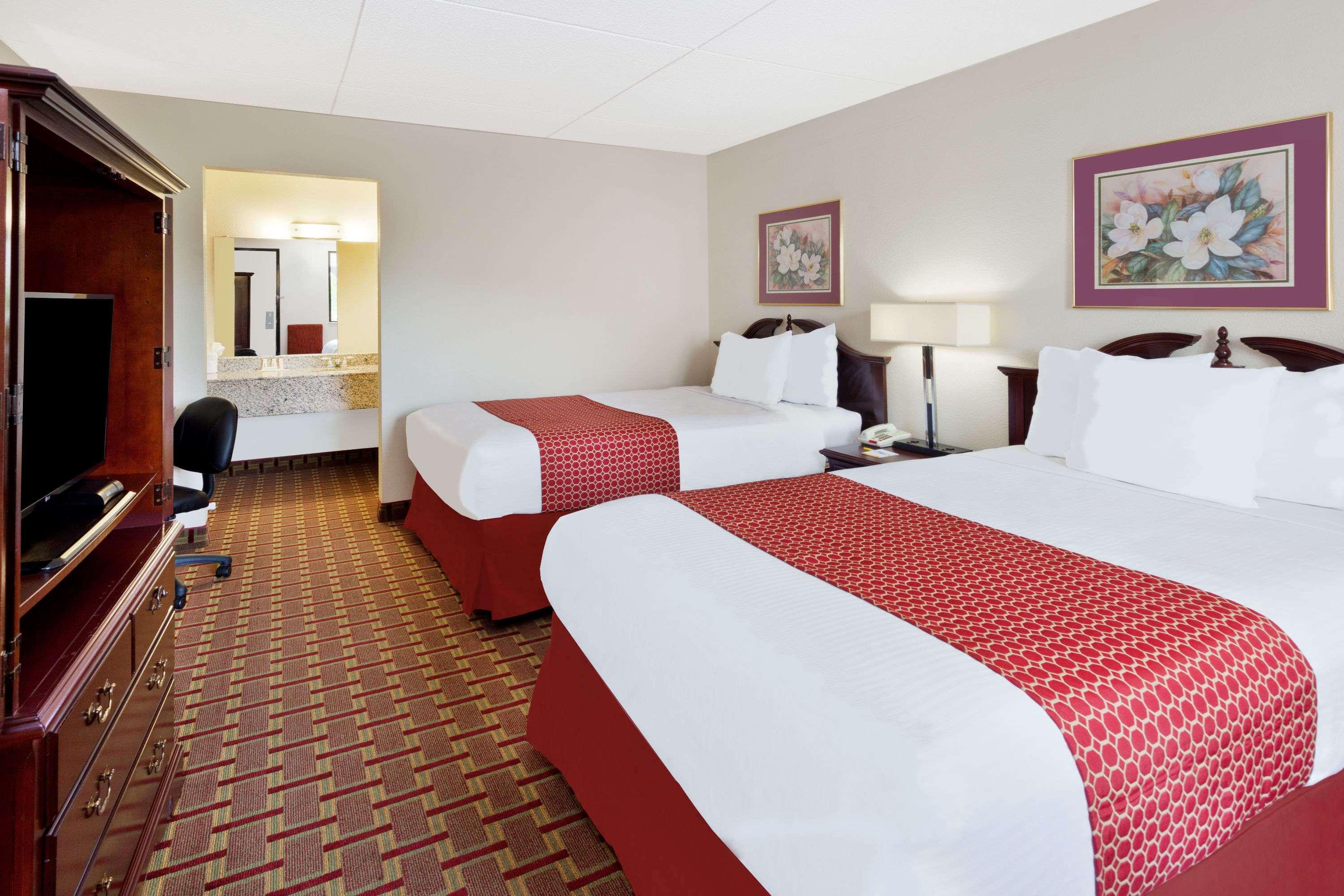 Hotel Bo, A Days Inn By Wyndham Chattanooga Downtown Экстерьер фото