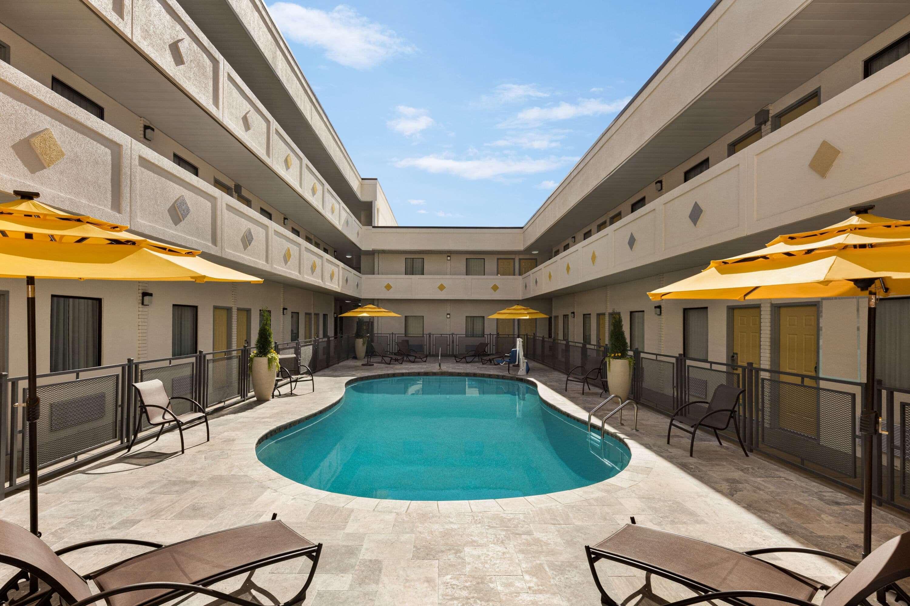 Hotel Bo, A Days Inn By Wyndham Chattanooga Downtown Экстерьер фото